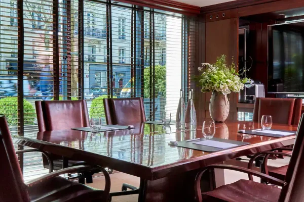 Hyatt-Paris-Madeleine-P505-Meeting-Room-Manhattan.16x9