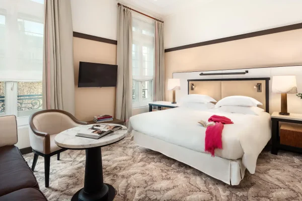 Hyatt-Paris-Madeleine-P667-Premium-King.16x9
