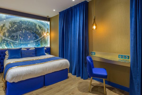 hotel-les-bulles-de-paris-suite-34041-1600-900-crop
