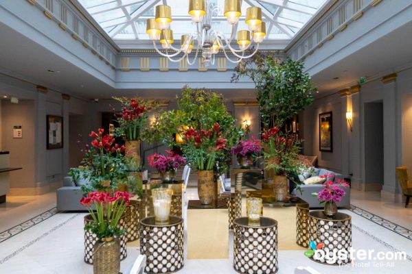 lobby-v18644176-1440