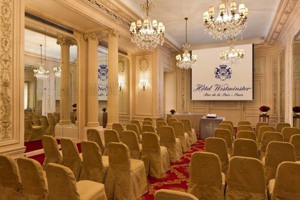 seminairs-et-banquets-meeting-room-12-standard